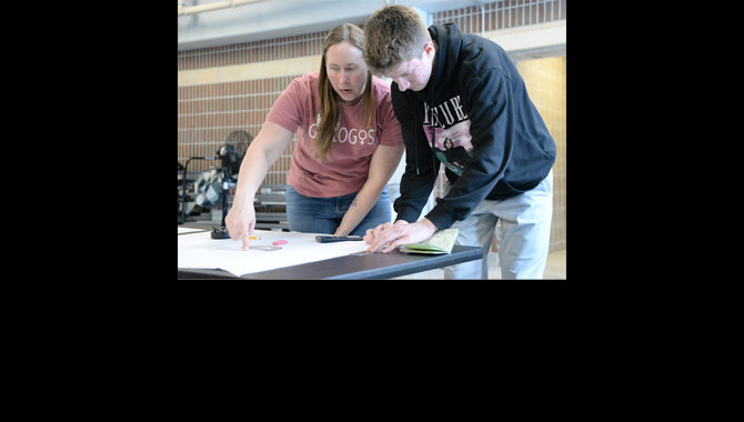 Geologist works with students