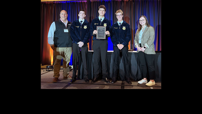 Students accept award