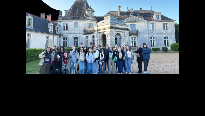 Students pose in front of a landmark