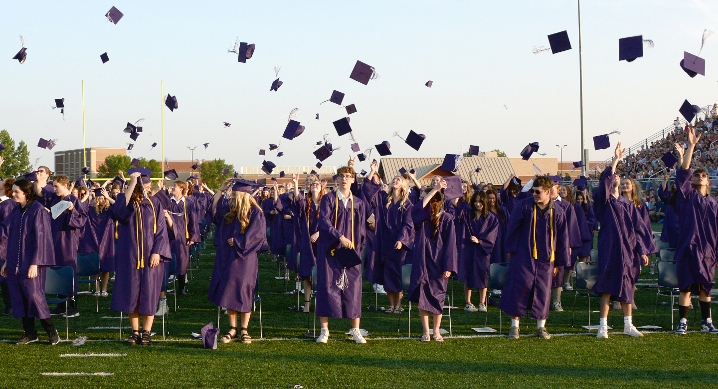 Grads toss hats