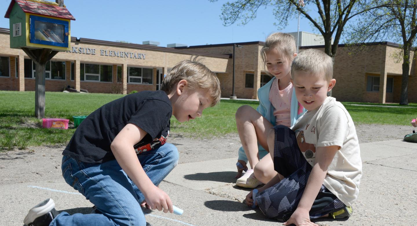 Students with sidewalk chalk